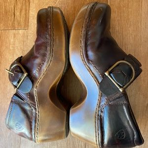 brown leather Ariat closed back clogs size 8